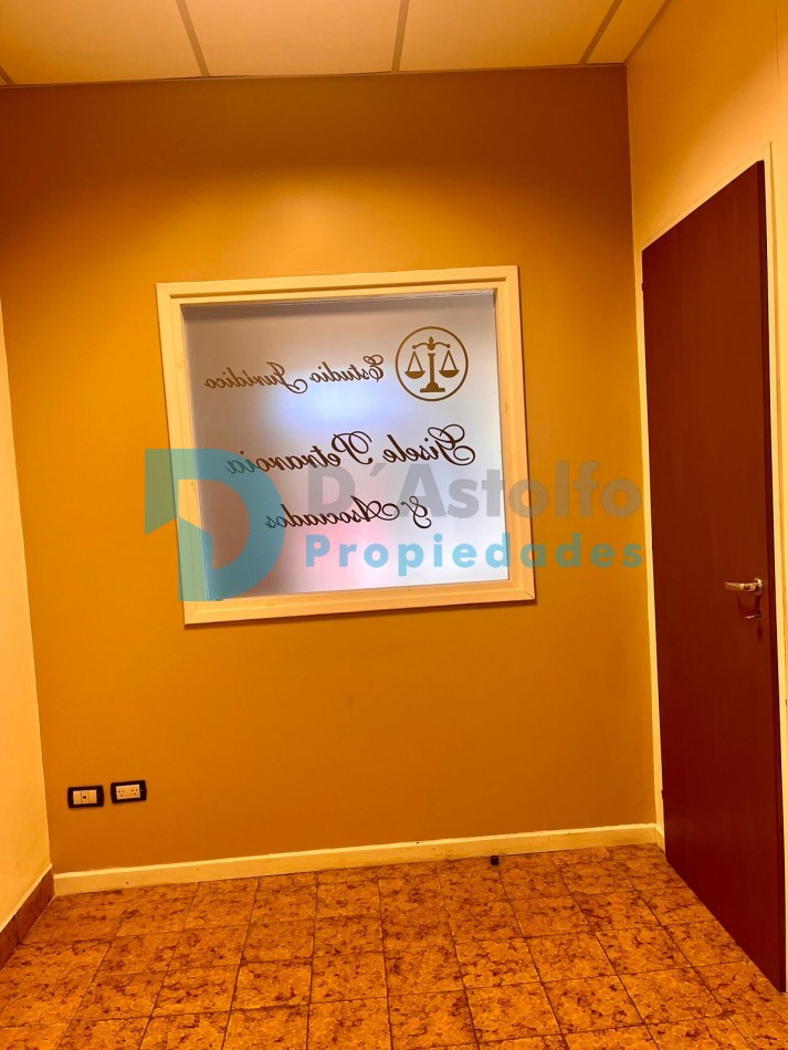 Excelente Local con vivienda