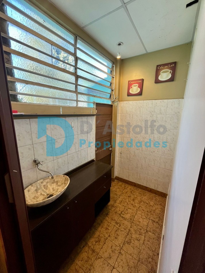 Excelente Local con vivienda