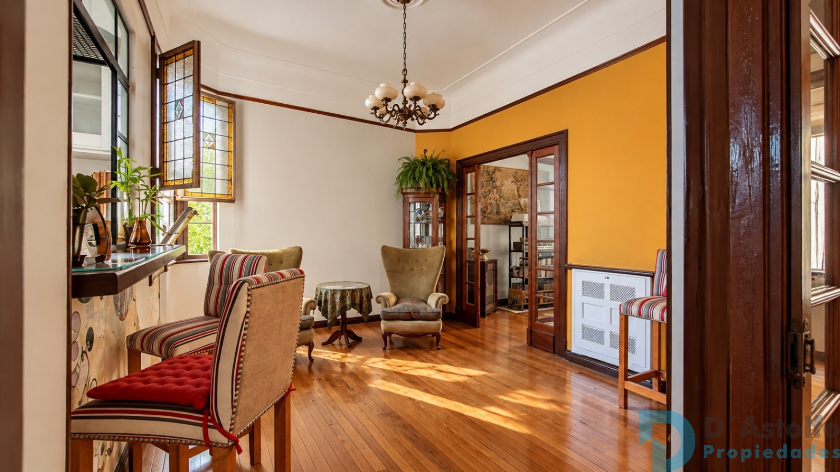 Departamento de 3 ambientes de 67 m², con detalles arquitectonicos originales
